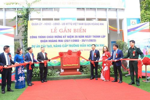 Gắn biển công trình cấp quận cho 4 dự án trường học