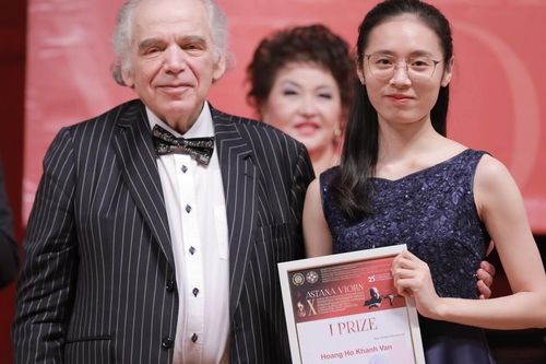 Hoàng Hồ Khánh Vân giành giải Nhất tại Cuộc thi Violin Quốc tế lần thứ X