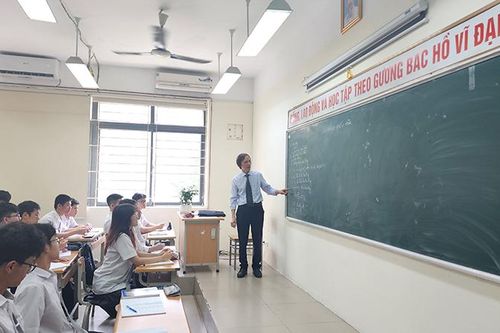Người thầy dìu dắt hơn 600 học sinh đoạt giải quốc gia, quốc tế