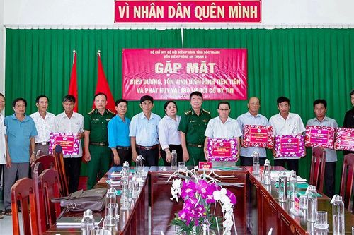 Tôn vinh điển hình tiên tiến, phát huy vai trò người có uy tín khu vực biên giới biển tỉnh Sóc Trăng