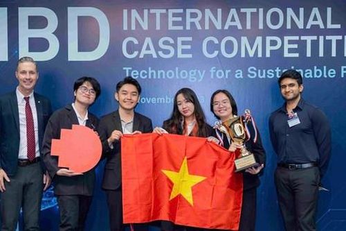Nhóm sinh viên RMIT mang màu cờ Việt Nam đoạt cúp Đồng cuộc thi quốc tế tại Hong Kong
