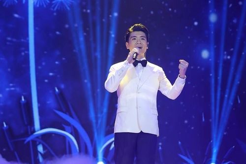 Đời thường giản dị của thiếu gia ngân hàng vừa gây sốt mạng
