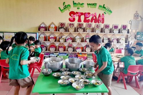 Gửi hình ảnh suất ăn của trẻ mang tính 'tình thế'?