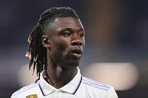 Cầu thủ ký hợp đồng với Real Madrid kèm điều khoản giải phóng 1 tỷ Euro là ai?