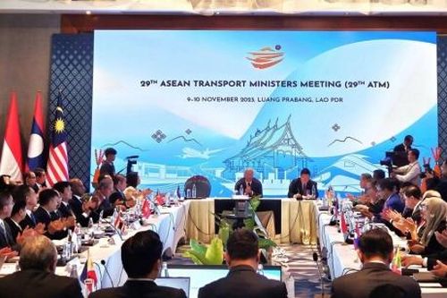 ASEAN tăng cường tạo thuận lợi cho vận tải xuyên biên giới