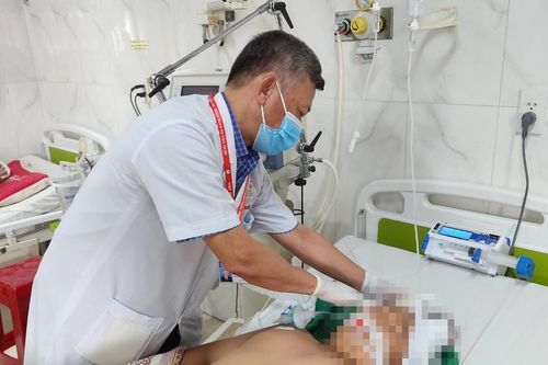 Bé trai 12 tuổi bị đạn bắn xuyên qua đầu