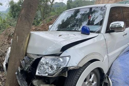 Tai nạn liên hoàn, giao thông ùn tắc kéo dài ở Hòa Bình