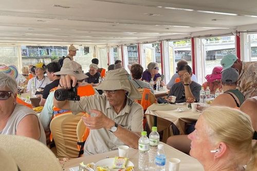 200 du khách ngoại uống cà phê, nghe đờn ca tài tử trên kênh Nhiêu Lộc