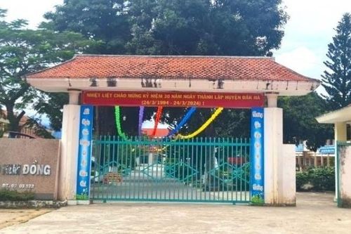 Hàng loạt cán bộ quản lý, giáo viên một tỉnh xin thôi chức, nghỉ việc