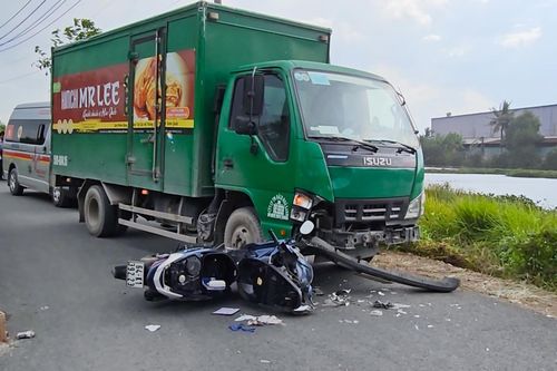 Người đàn ông tử vong thương tâm sau khi tông trực diện xe tải chạy ngược chiều