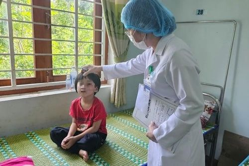 Viêm loét da vì tự ý mua thuốc điều trị kiến ba khoang