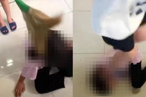 Đình chỉ nhóm học sinh lấy chổi quét lên đầu bạn