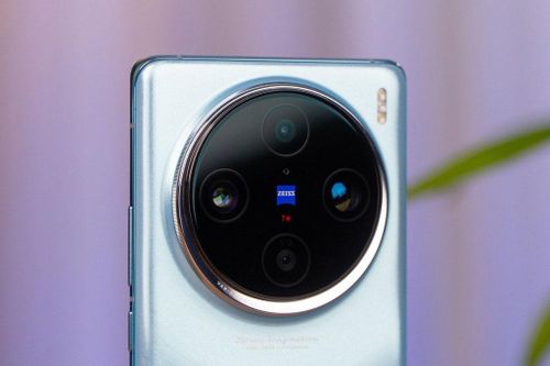 Smartphone chip Dimensity 9300 đầu tiên trên thế giới, camera chất lượng, sạc 120W, giá 12,99 triệu đồng