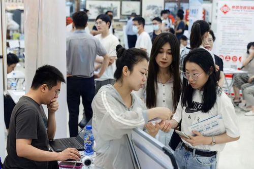 Sinh viên Trung Quốc nhận công việc tạm thời, tạm gác 'giấc mơ nghề nghiệp'