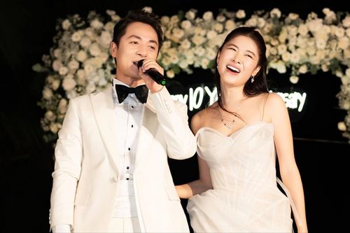 Cặp đôi Vbiz tổ chức 'đám cưới' sau 10 năm bên nhau, tặng đấng sinh thành cả căn nhà