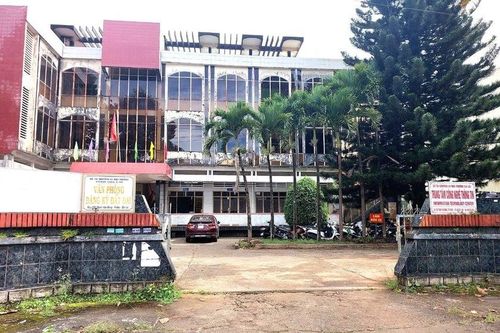 Nhân viên Văn phòng đất đai nhận hối lộ để làm sổ