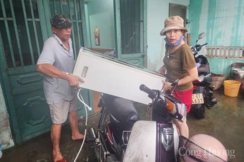 Quảng Nam: Nước sông dâng cao, người dân vùng 'rốn lũ' Đại Lộc tất bật chạy lụt