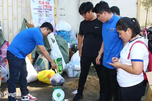 Tăng phí thu gom rác để nâng cao dịch vụ môi trường