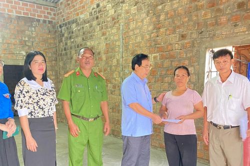 Ia Pa thăm 8 gia đình nạn nhân tử vong do tai nạn giao thông