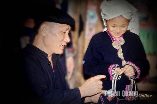 Chung tay gìn giữ bản sắc văn hóa Dao Tiền