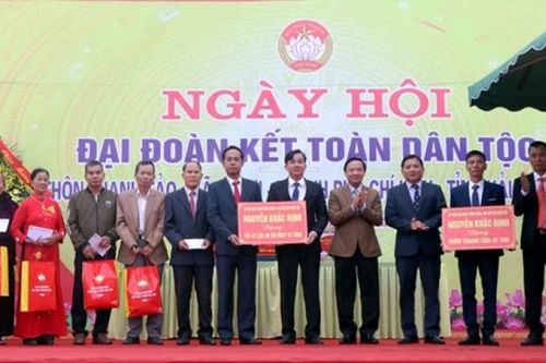 Phó Chủ tịch Quốc hội Nguyễn Khắc Định dự ngày hội đại đoàn kết dân tộc thành phố Chí Linh