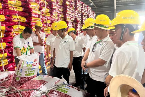 Chuyện kinh doanh NPK Phú Mỹ: Tận tâm với ruộng vườn, bà con nông dân