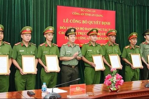 Tiếp tục tăng cường lực lượng của Bộ Công an cho Công an xã biên giới