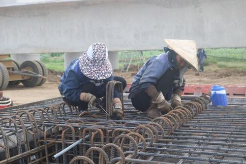 Người làm thuê công trình đường cao tốc bị nhà thầu phụ nợ tiền công
