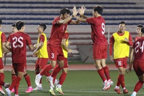 Buổi tập đầu tiên của đội tuyển Việt Nam tại Rizal Memorial