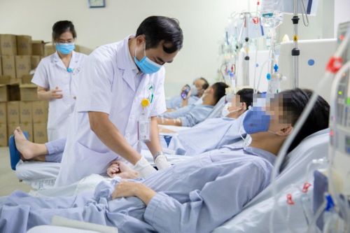 Uể oải, chán ăn, nam sinh choáng váng với chẩn đoán suy thận giai đoạn cuối