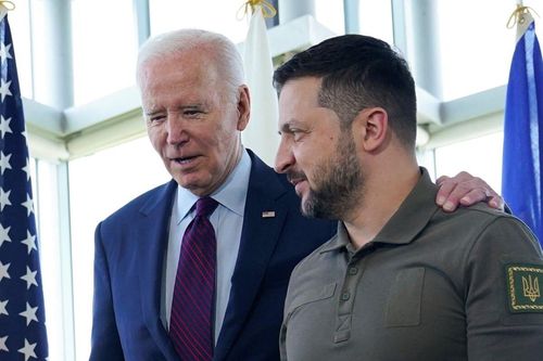 Lập trường cứng rắn của Tổng thống Zelensky khiến EU khó xử