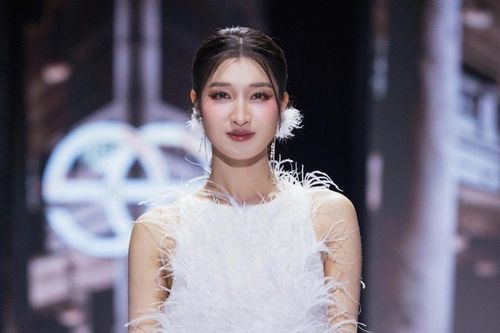 Vừa về nước, Á hậu Phương Nhi liên tục 'đắt' show thời trang