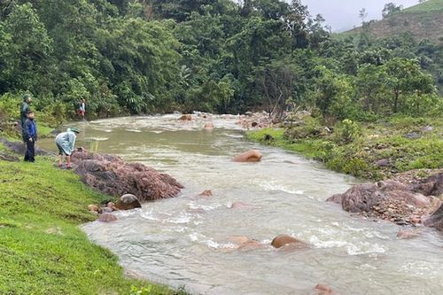 Thăm trang trại lúc nước lũ dâng cao, hai vợ chồng ở Quảng Trị mất tích