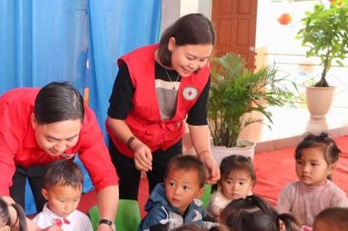 Hà Nội: Tiếp tục trao những suất ăn yêu thương đến người gặp khó