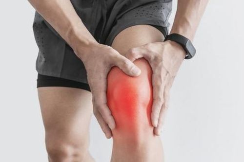 Đau khớp gối có nên đi bộ không?