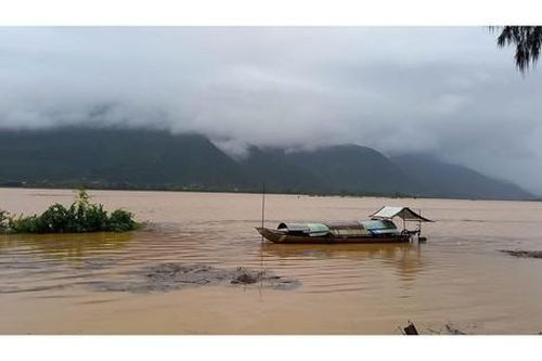 'Tôi ám ảnh cái cảnh chạy lũ này lắm, năm nào cũng vậy'