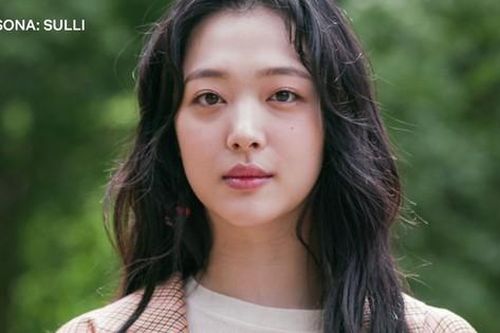 Knet thắt lòng xem phỏng vấn cuối cùng của Sulli: 'Cô là sản phẩm hoàn hảo cho công chúng'