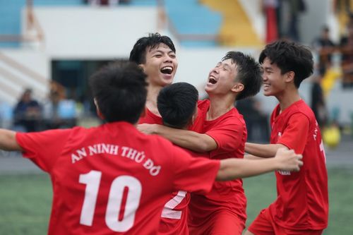 Chùm ảnh loạt trận 14h30 chiều 15-11