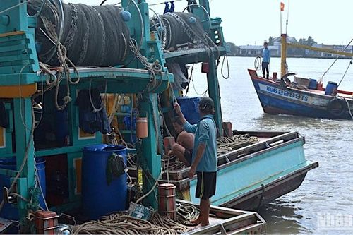 Diễn biến mới vụ tàu cá Kiên Giang bị tấn công bằng bom xăng ở Cà Mau