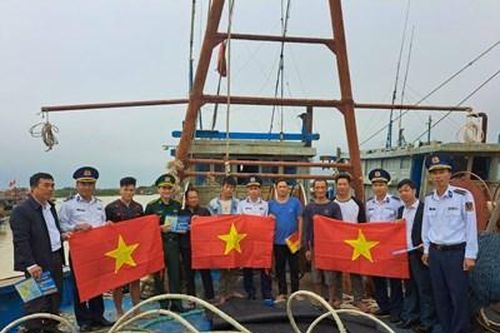 Chương trình 'Cảnh sát biển đồng hành với ngư dân' tại Hà Tĩnh