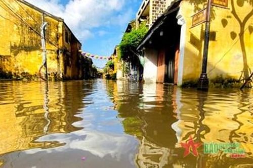 Lũ lớn, Hội An ngập sâu trong nước
