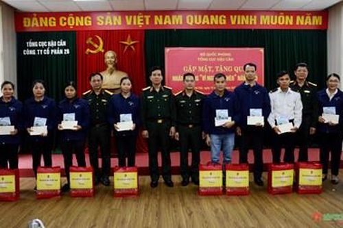 Tổng cục Hậu cần trao quà tặng quân nhân, người lao động có hoàn cảnh khó khăn