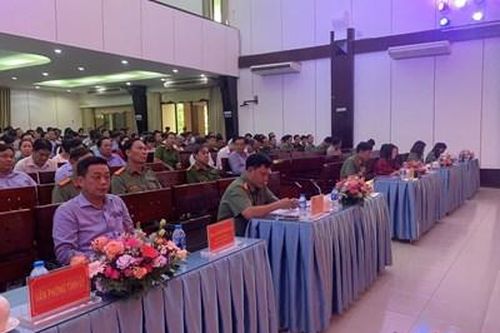 Cần tập trung hai nhiệm vụ bảo vệ và đấu tranh về nhân quyền