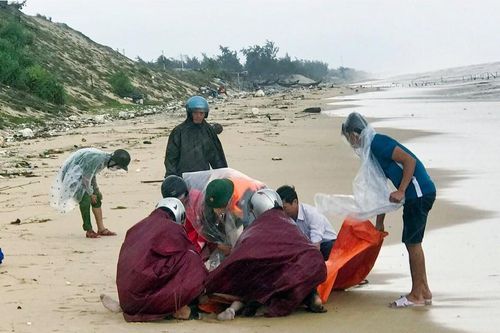 Phát hiện 1 thi thể trôi dạt vào bờ biển Thừa Thiên Huế
