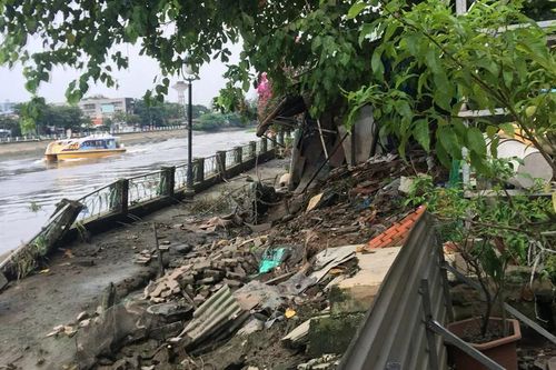 Thấp thỏm vì hàm ếch ven kênh Thanh Đa