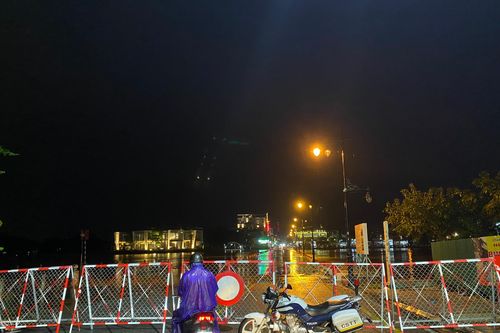 Mưa xối xả cực lớn, Thừa Thiên – Huế thông báo khẩn cho học sinh nghỉ học