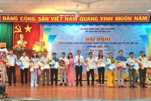 An Giang tuyên dương giáo viên và học sinh tiêu biểu trong các kỳ thi, hội thi