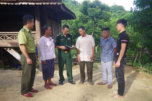 Để người dân biên giới không còn khai thác lâm sản trái phép