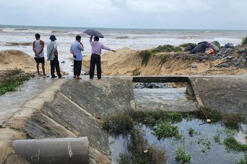 Tình trạng sạt lở bờ biển tại Thừa Thiên Huế: Đề xuất đầu tư 200 tỷ đồng khắc phục khẩn cấp