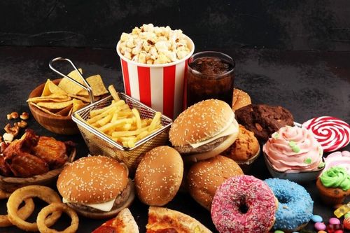 Quốc gia đầu tiên ban hành 'luật đồ ăn vặt'